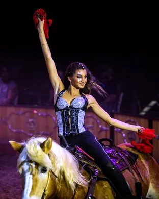 Cirque Ma'Ceo Santa Rosa